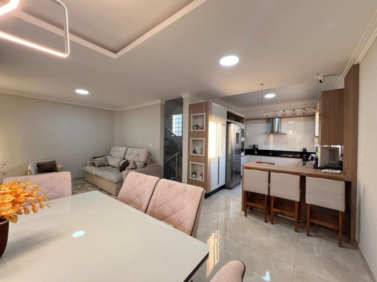 Casa com piscina e espaço gourmet no Eldorado, BH